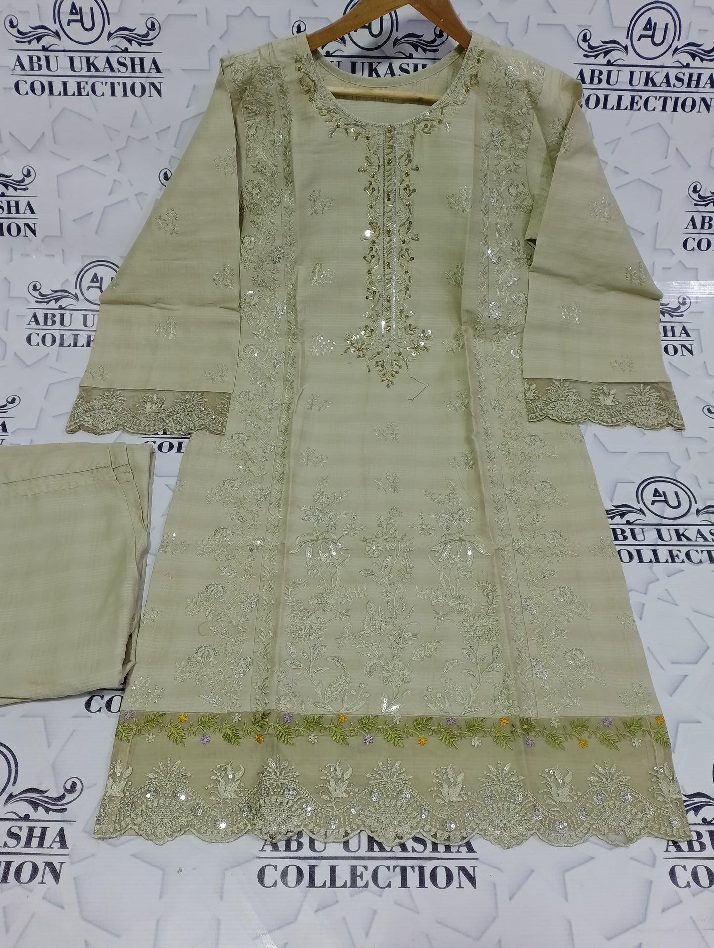 Doria cotton embrioded stich two piece